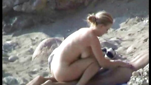 ბლუიედ კასი იღებს ვიდეო გადაღებას სექსუალურ თეთრეულში